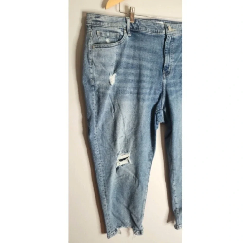 Lane Bryant Womens Distressed Mid-Rise Boyfriend Capri Jeans 22 Flex Magic Waist - Picture 4 of 7